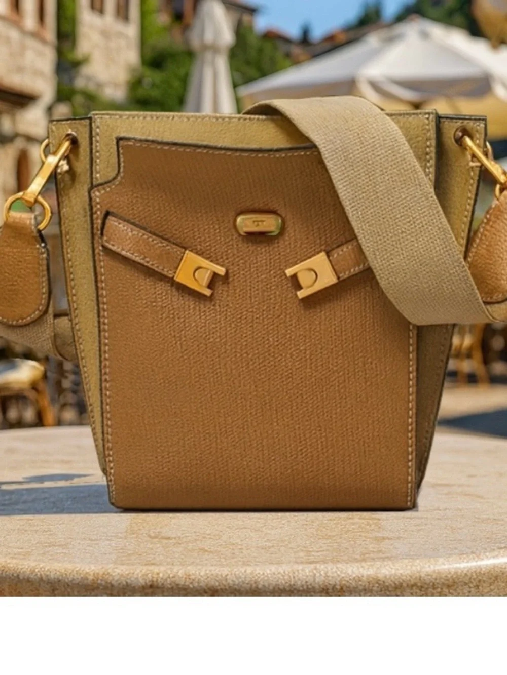 TORY BURCH- Lee Radziwill Leather Double Bucket Bag. MINT CONDITION